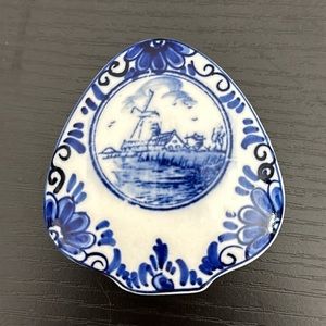 Delft Bleau Hand Painted Acorn Shape Vintage Trinket Box #550